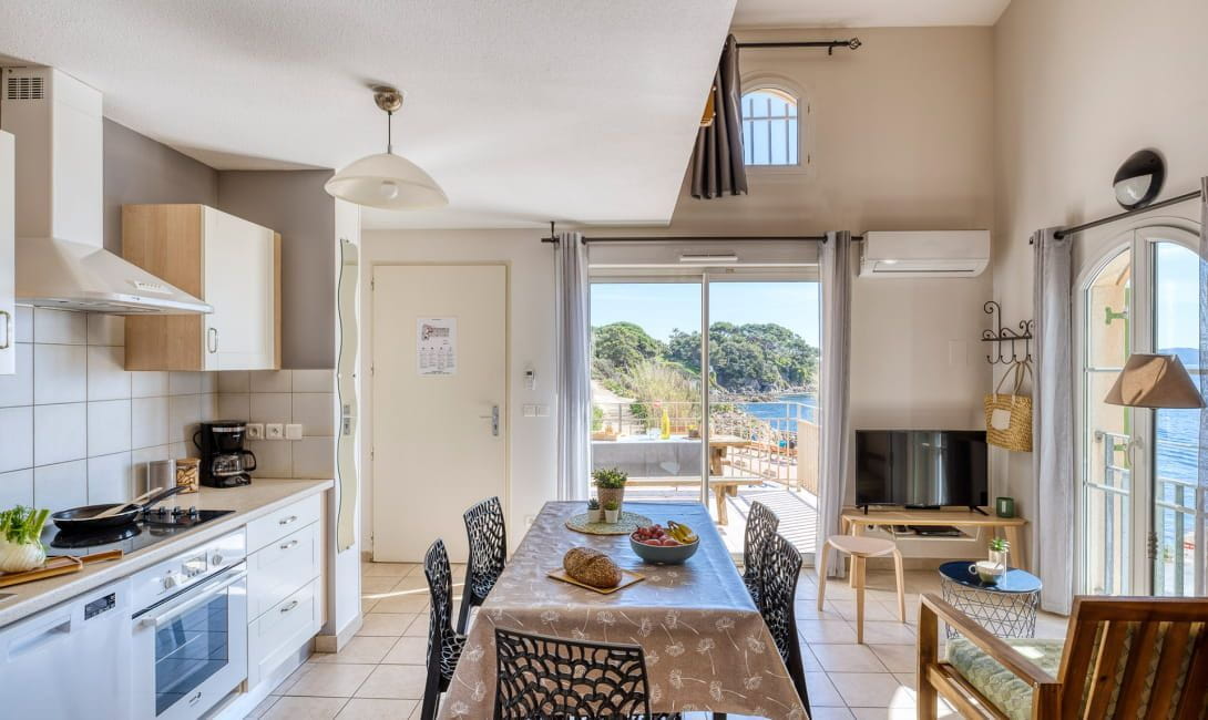 residence gabiniere sejour cuisine vue mer