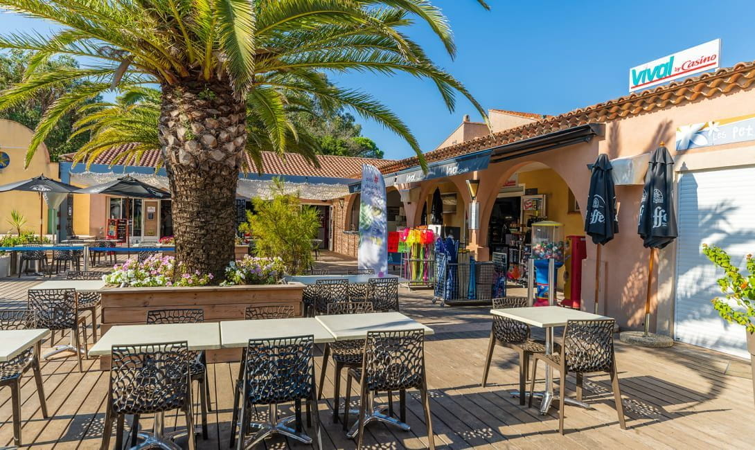 terrasse restaurant et superette vival